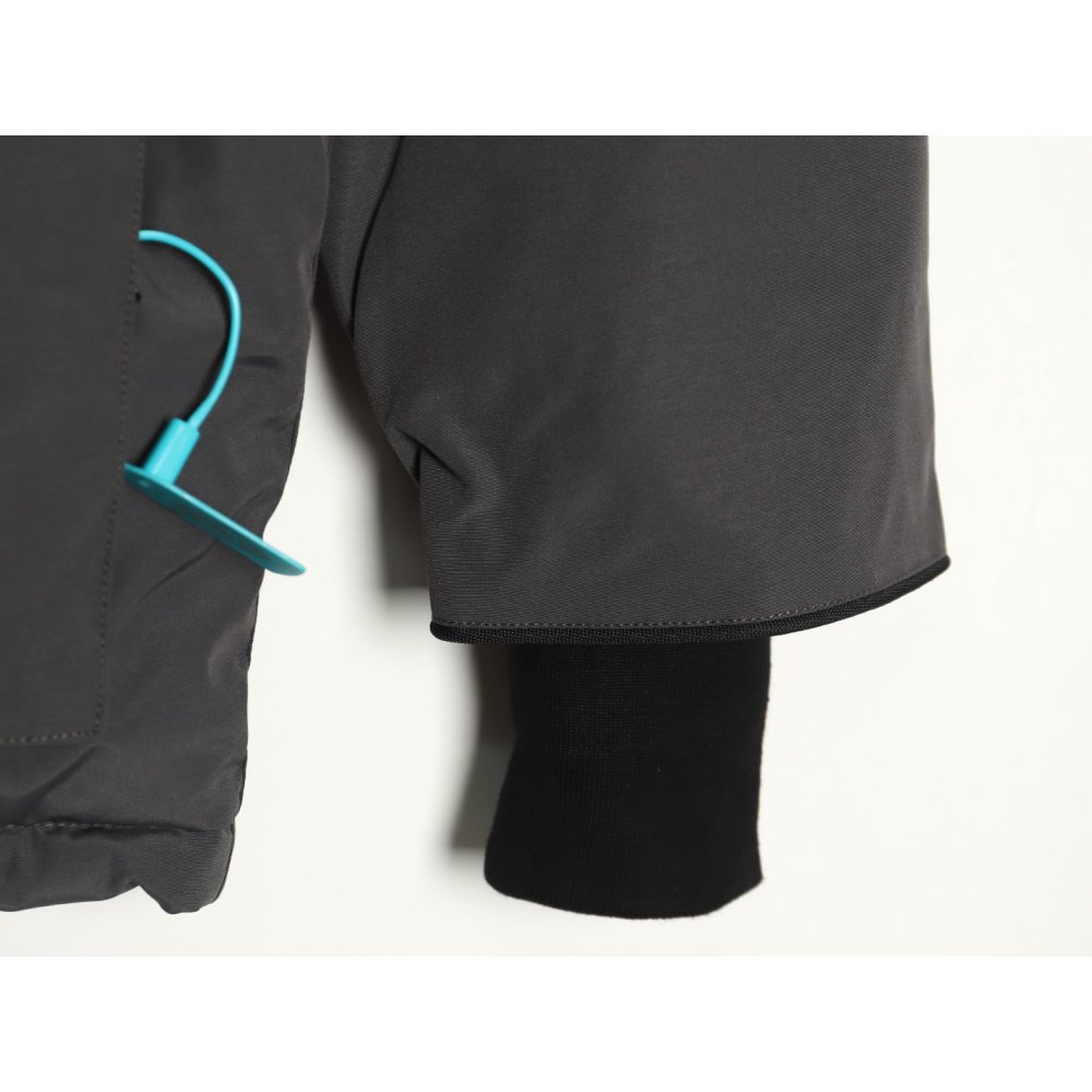 ddkicks Can*a Go*e graphite expedition parka heritage