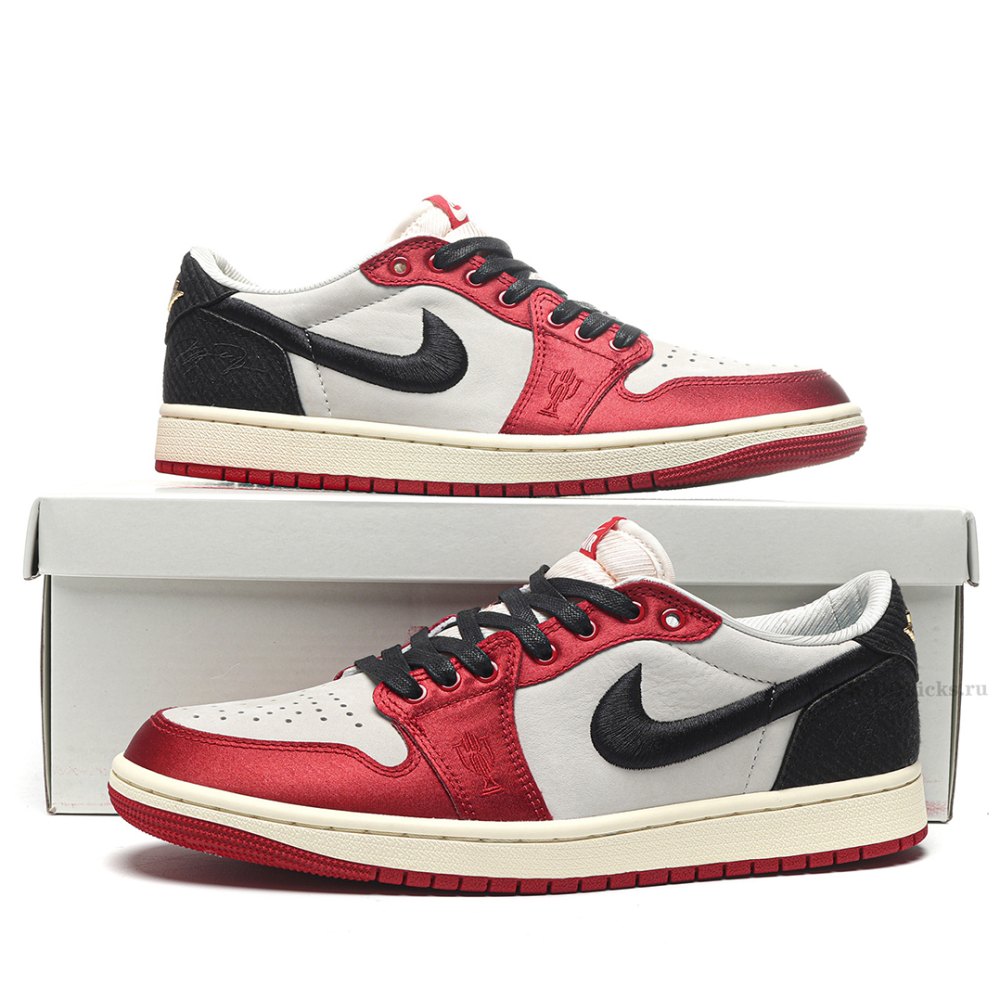 DD Jordan 1 Retro Low OG Trophy Room Away