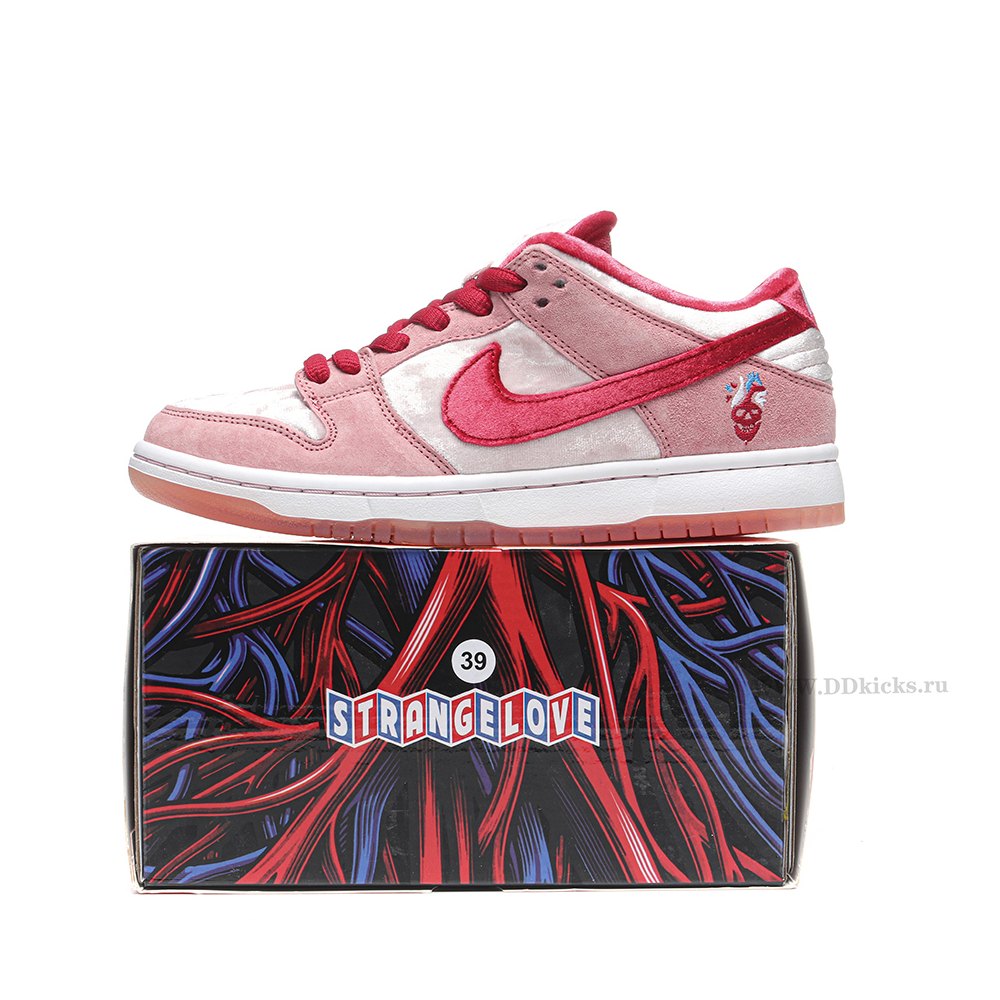 DD Nike SB Dunk Low StrangeLove Skateboards