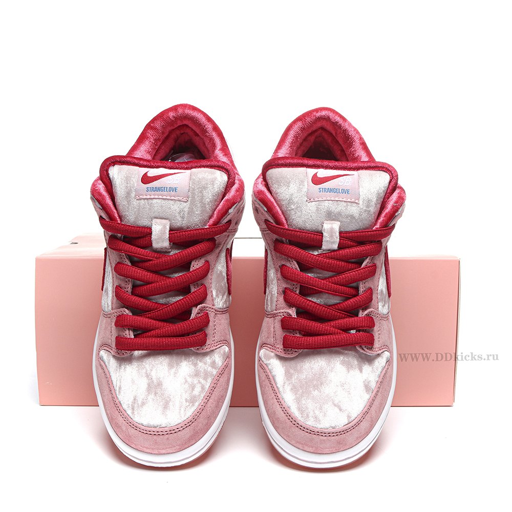 DD Nike SB Dunk Low StrangeLove Skateboards