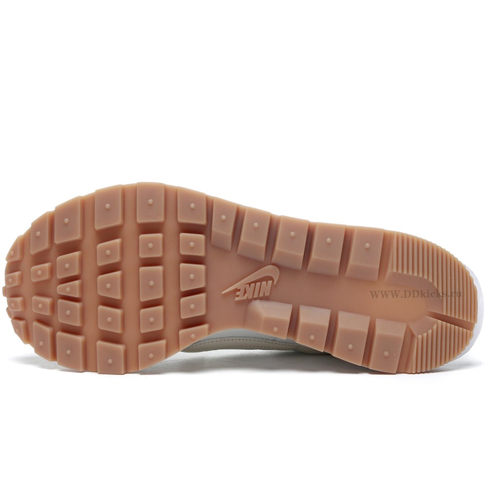 DD Nike Vaporwaffle sacai Sail Gum