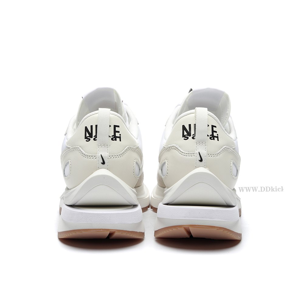 DD Nike Vaporwaffle sacai Sail Gum