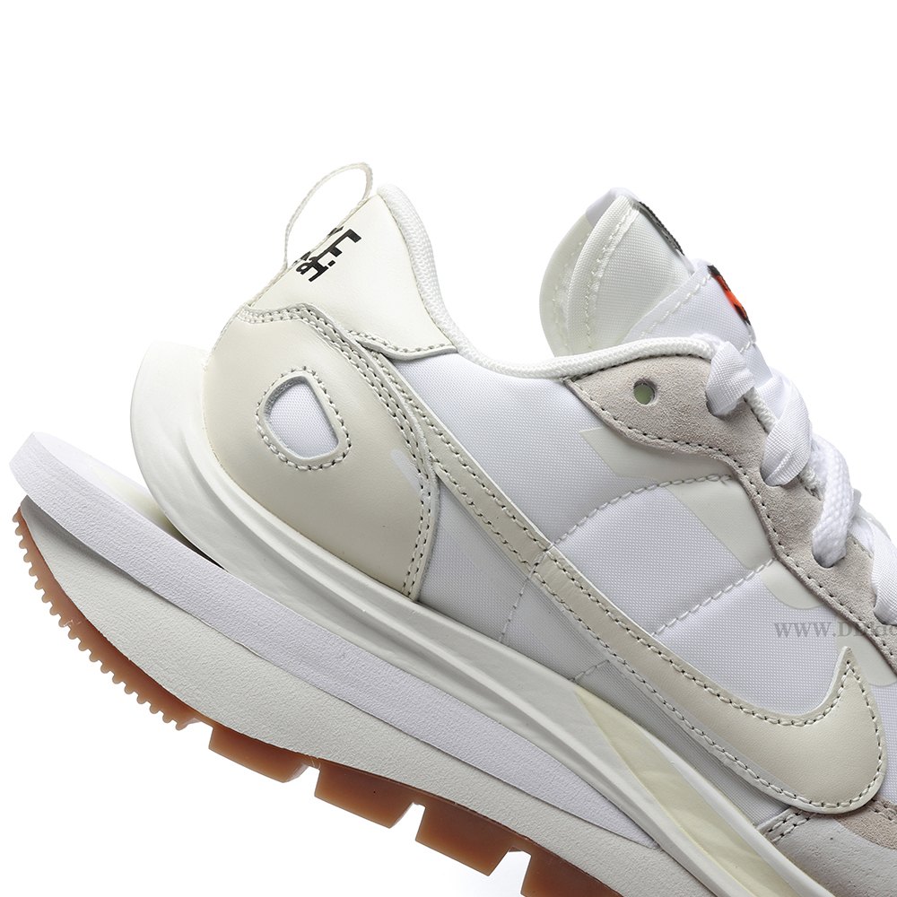 DD Nike Vaporwaffle sacai Sail Gum
