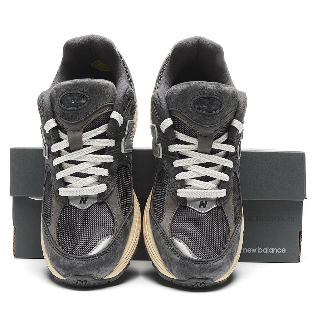 DD New Balance 2002R Black Dark Grey